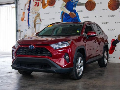 Used 2021 Toyota RAV4 XLE Premium AWD/4WD image 21