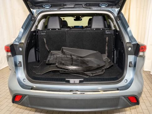 Used 2023 Toyota Highlander XLE image 5