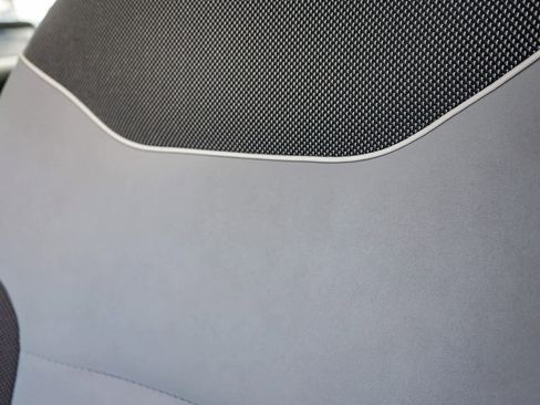 Used 2023 Volkswagen Taos SE w/ Panoramic Sunroof Package FWD image 18