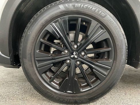 Used 2020 Mitsubishi Eclipse Cross LE image 23