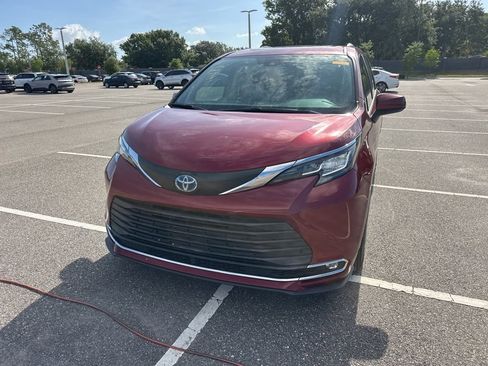 Used 2021 Toyota Sienna XLE FWD image 18