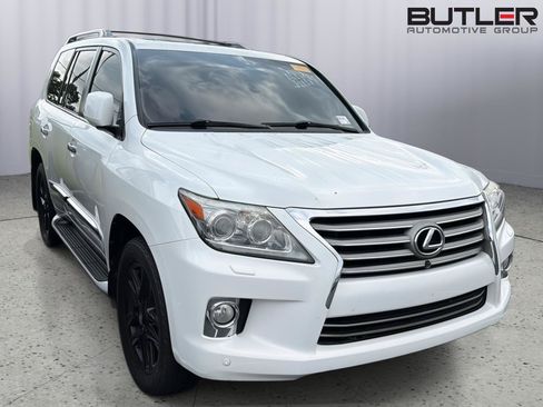 Used 2013 Lexus LX 570 4WD w/ Luxury Pkg image 6
