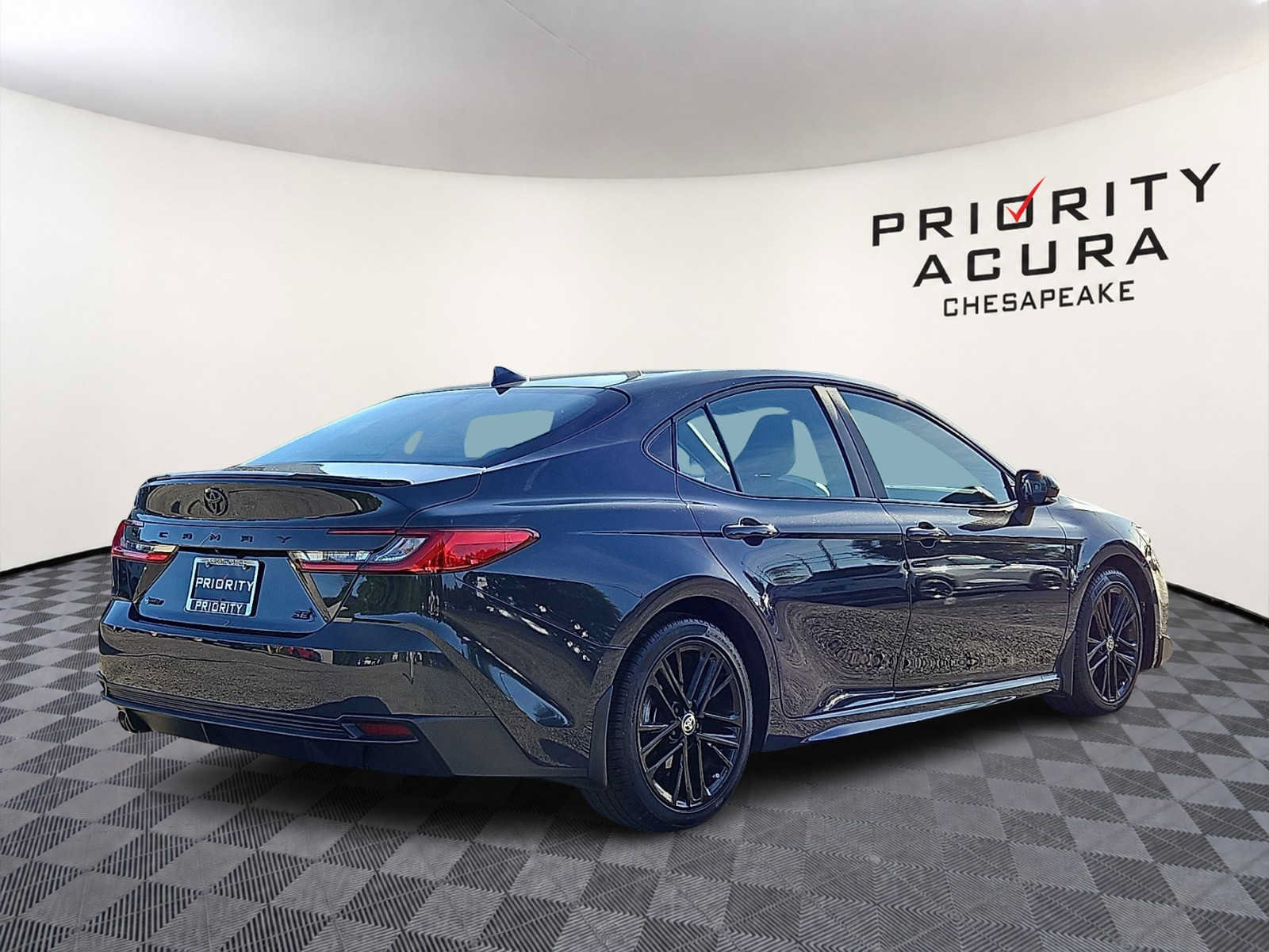Used 2025 Toyota Camry SE w/ Convenience Package FWD image 4