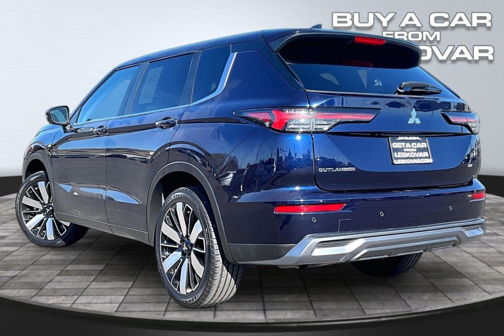 Used 2025 Mitsubishi Outlander SE AWD/4WD image 2