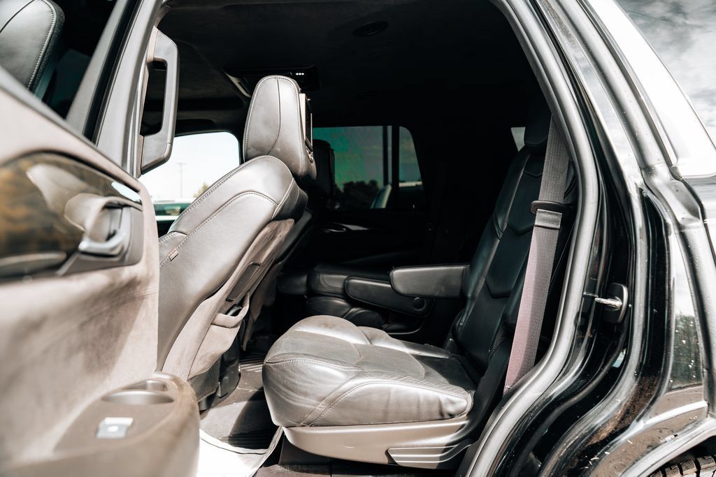 Used 2017 Cadillac Escalade Platinum AWD/4WD image 36