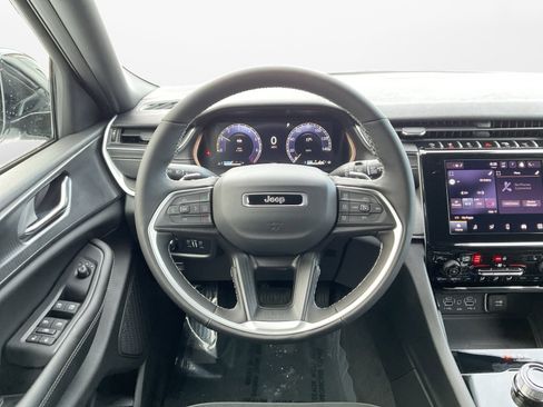 New 2025 Jeep Grand Cherokee L Altitude image 12