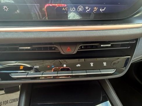 Used 2024 Buick Envision Sport Touring AWD/4WD image 17