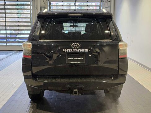 Used 2015 Toyota 4Runner SR5 AWD/4WD image 4