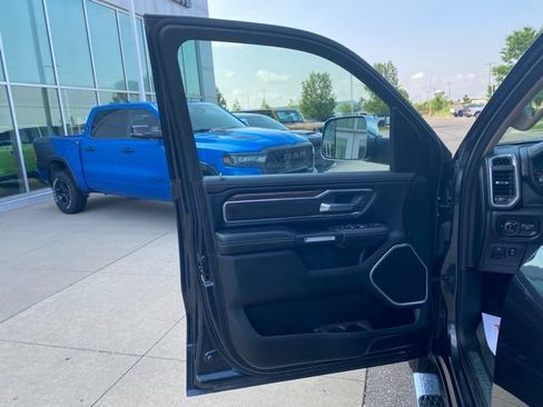 Used 2020 RAM 1500 Laramie AWD/4WD image 9