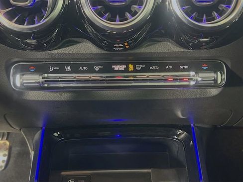 Used 2021 Mercedes-Benz GLB 35 AMG 4MATIC image 23