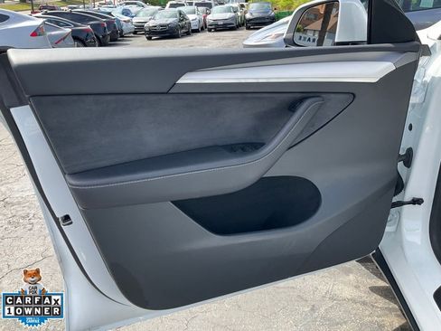 Used 2023 Tesla Model Y Performance image 23