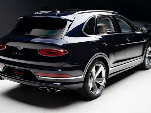 Used 2024 Bentley Bentayga AWD/4WD image 33