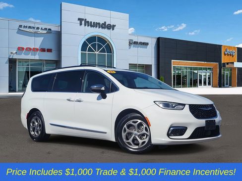 Used 2023 Chrysler Pacifica Limited FWD image 1