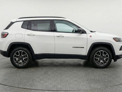 Used 2025 Jeep Compass Trailhawk AWD/4WD image 11