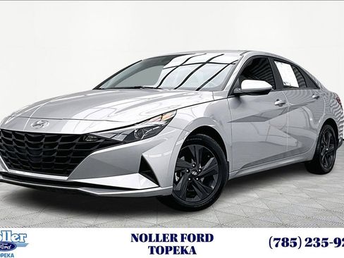 Used 2023 Hyundai Elantra SEL image 1