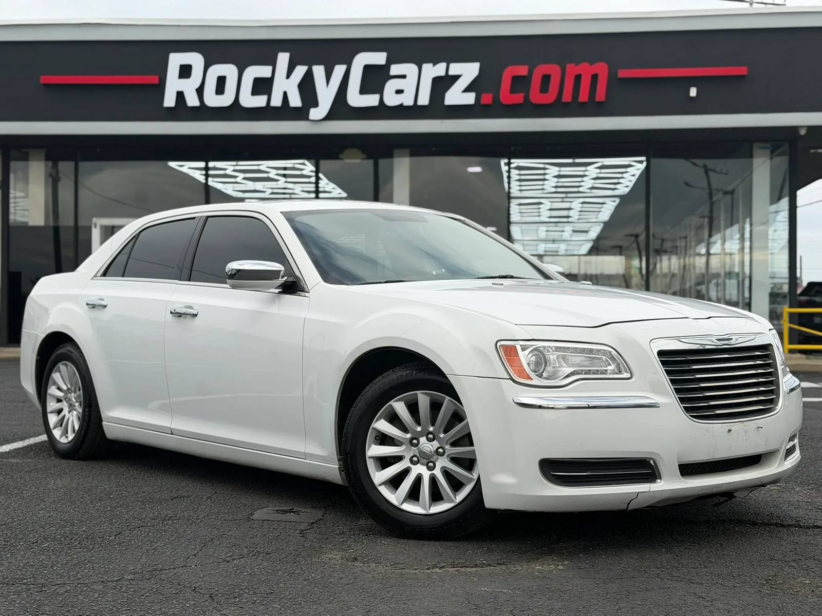 Used 2013 Chrysler 300 RWD image 1