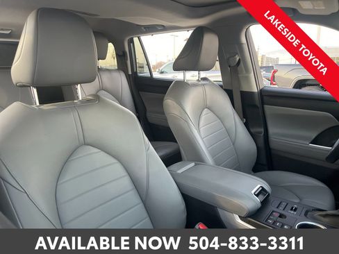 Used 2023 Toyota Highlander L image 16