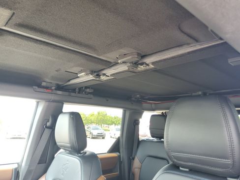 Used 2023 Ford Bronco Outer Banks AWD/4WD image 11
