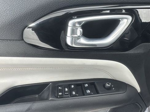 Used 2024 Jeep Compass Limited image 19