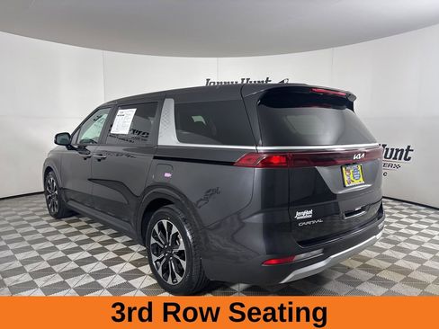 Used 2024 Kia Carnival EX image 7
