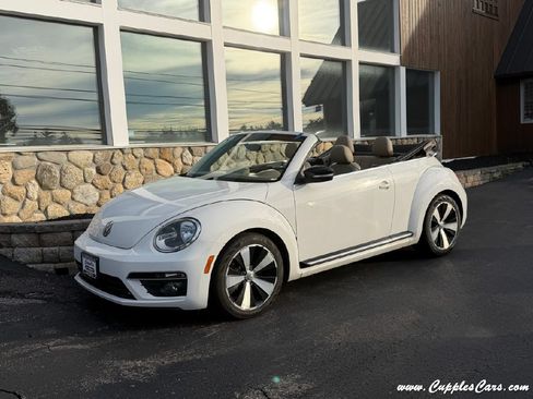 Used 2013 Volkswagen Beetle 2.0T FWD image 3