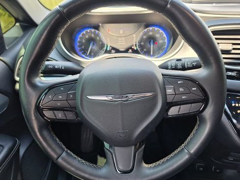 Used 2018 Chrysler Pacifica Touring-L Plus w/ S Appearance Package FWD image 41
