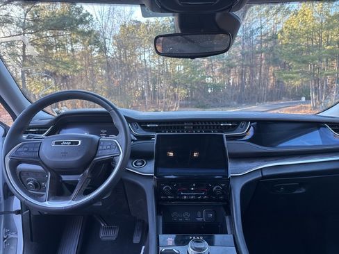 Used 2023 Jeep Grand Cherokee 4WD 4xe image 11