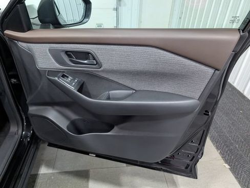 Used 2023 Nissan Rogue S AWD/4WD image 25