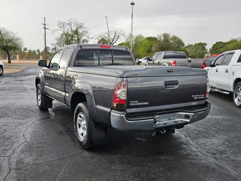 Used 2015 Toyota Tacoma PreRunner image 3