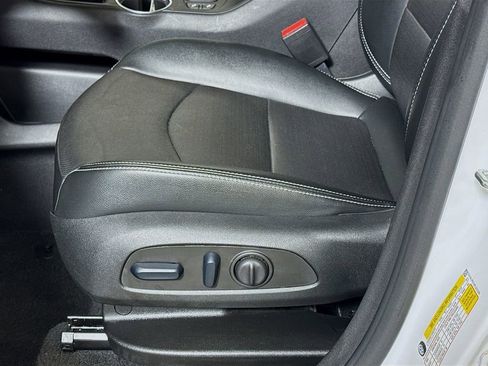 Used 2024 GMC Terrain SLT image 16