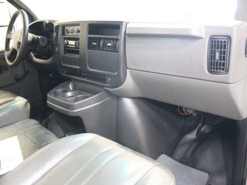Used 2007 Chevrolet Express 3500 image 17
