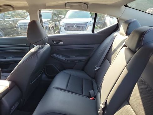 Used 2022 Nissan Altima 2.5 SR FWD image 11