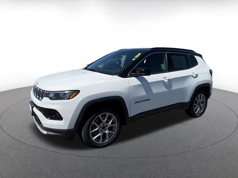 Used 2025 Jeep Compass Limited AWD/4WD image 8