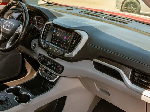 Used 2022 GMC Terrain SLT AWD/4WD image 10