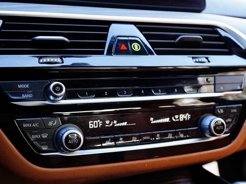 Used 2022 BMW 530i xDrive w/ M Sport Package image 20