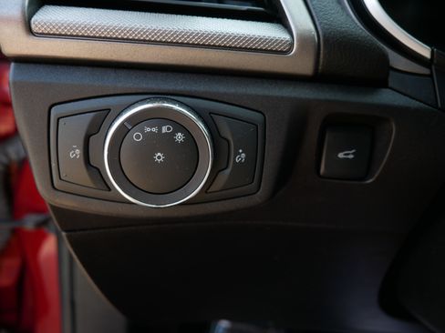 Used 2019 Ford Fusion SE AWD/4WD image 26
