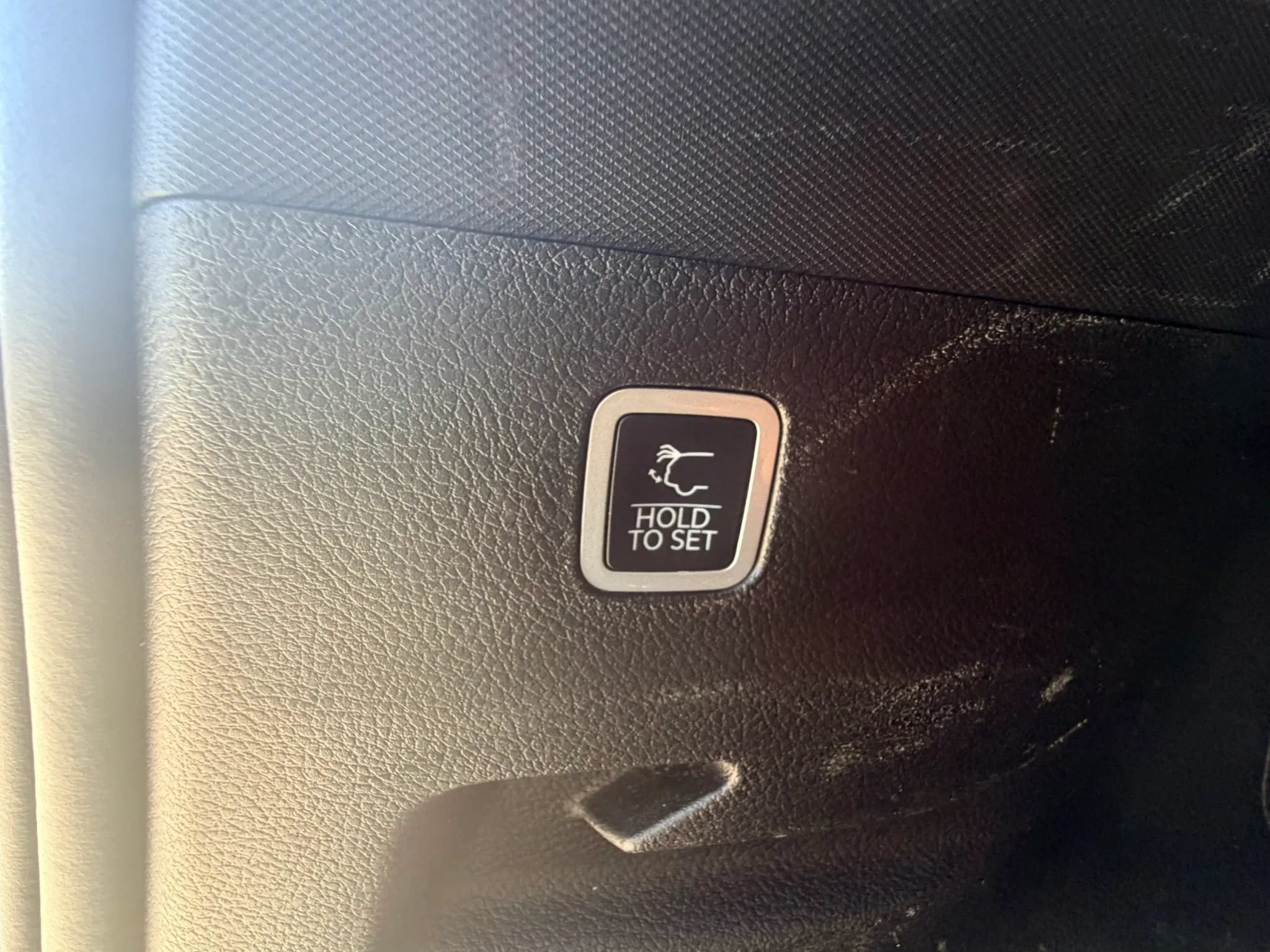 Used 2024 Jeep Wagoneer L Series II RWD image 33