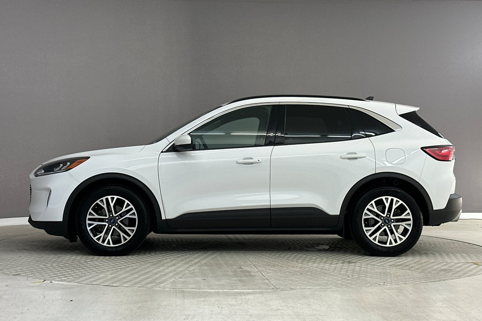 Used 2020 Ford Escape SEL FWD image 2
