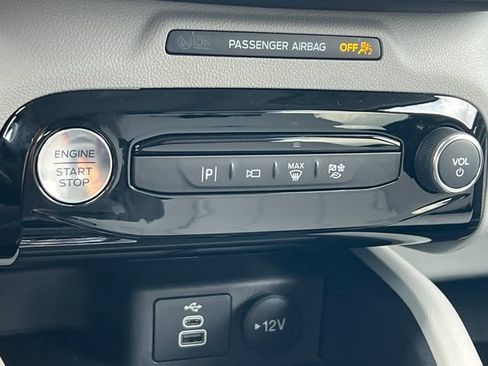 New 2025 Ford Escape SE w/ PHEV Premium Package FWD image 28