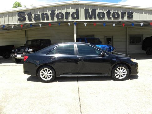 Used 2013 Toyota Camry XLE FWD image 1