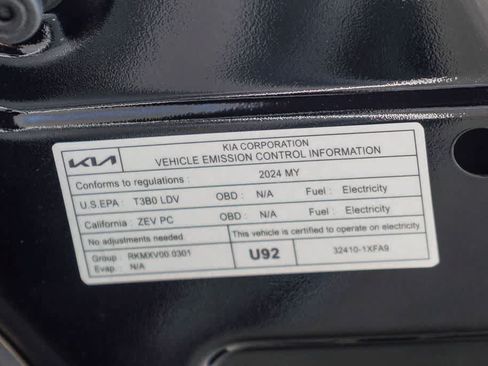 Certified 2024 Kia EV9 Light Long Range RWD image 27