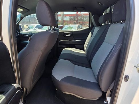Used 2020 Toyota Tacoma TRD Off-Road w/ Technology Package RWD image 24