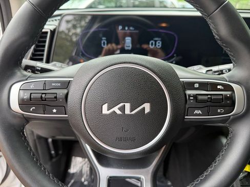 Used 2025 Kia Sportage EX FWD image 19