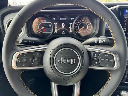 Used 2024 Jeep Wrangler Sahara image 11