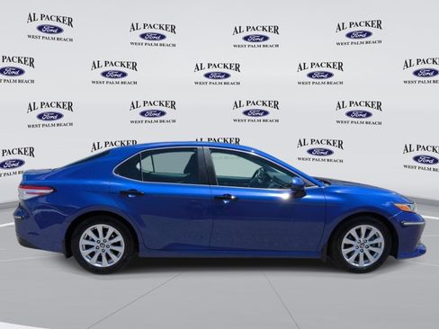 Used 2018 Toyota Camry LE FWD image 7