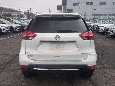 Used 2019 Nissan Rogue SL w/ Premium Package image 4