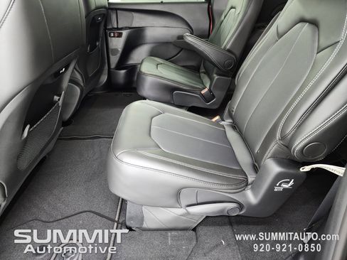 New 2026 Chrysler Pacifica Select AWD/4WD image 9