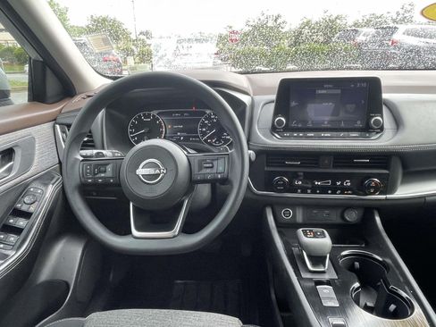 Used 2023 Nissan Rogue SV FWD image 12