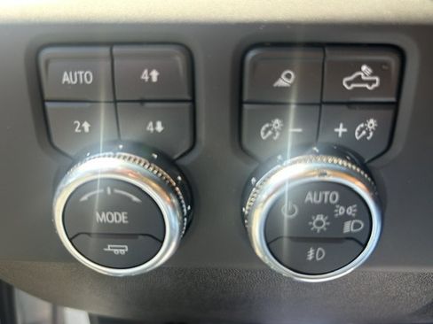 Used 2024 GMC Sierra 2500 AT4 w/ Technology Package AWD/4WD image 20