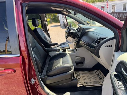 Used 2019 Dodge Grand Caravan SXT FWD image 15